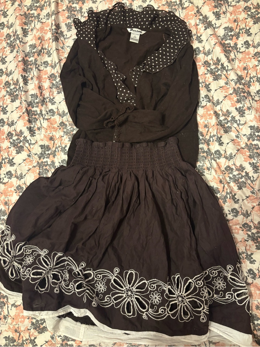 SHOUJO GIRL BROWN Top and Skirt Set with White Polka Dots and Floral Embroidery